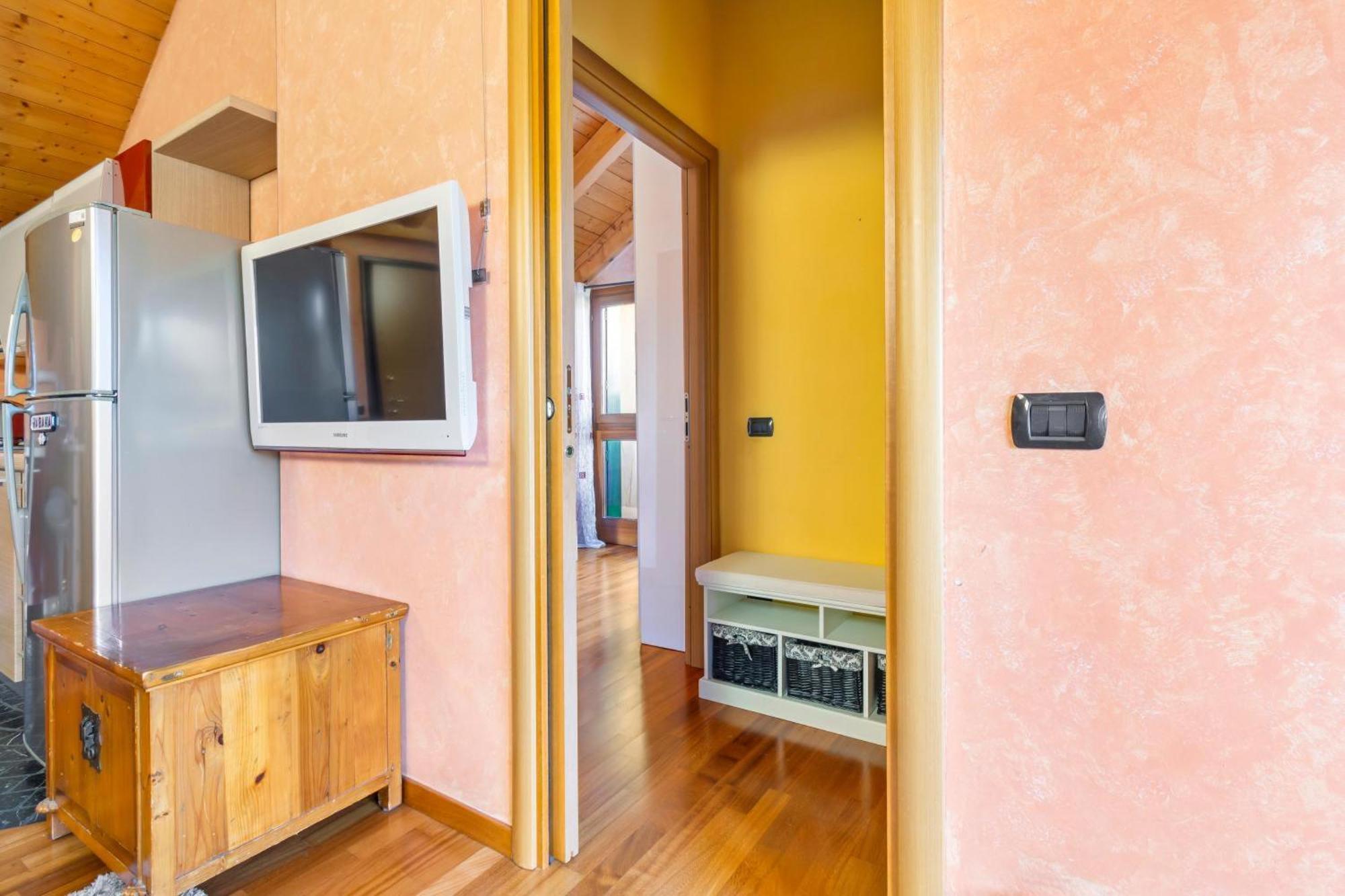 Lovely Orange House Viggiu Bagian luar foto