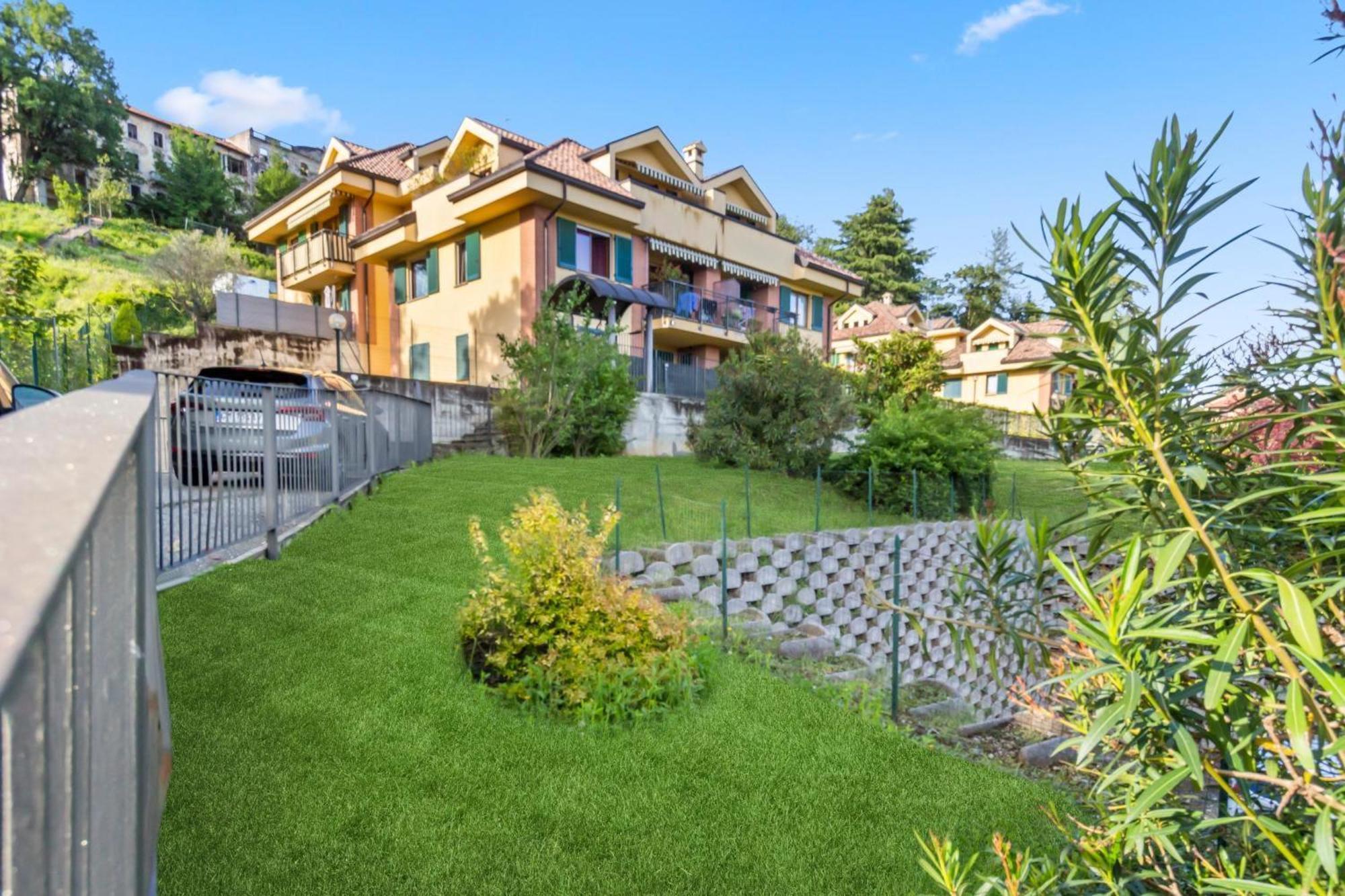 Lovely Orange House Viggiu Bagian luar foto