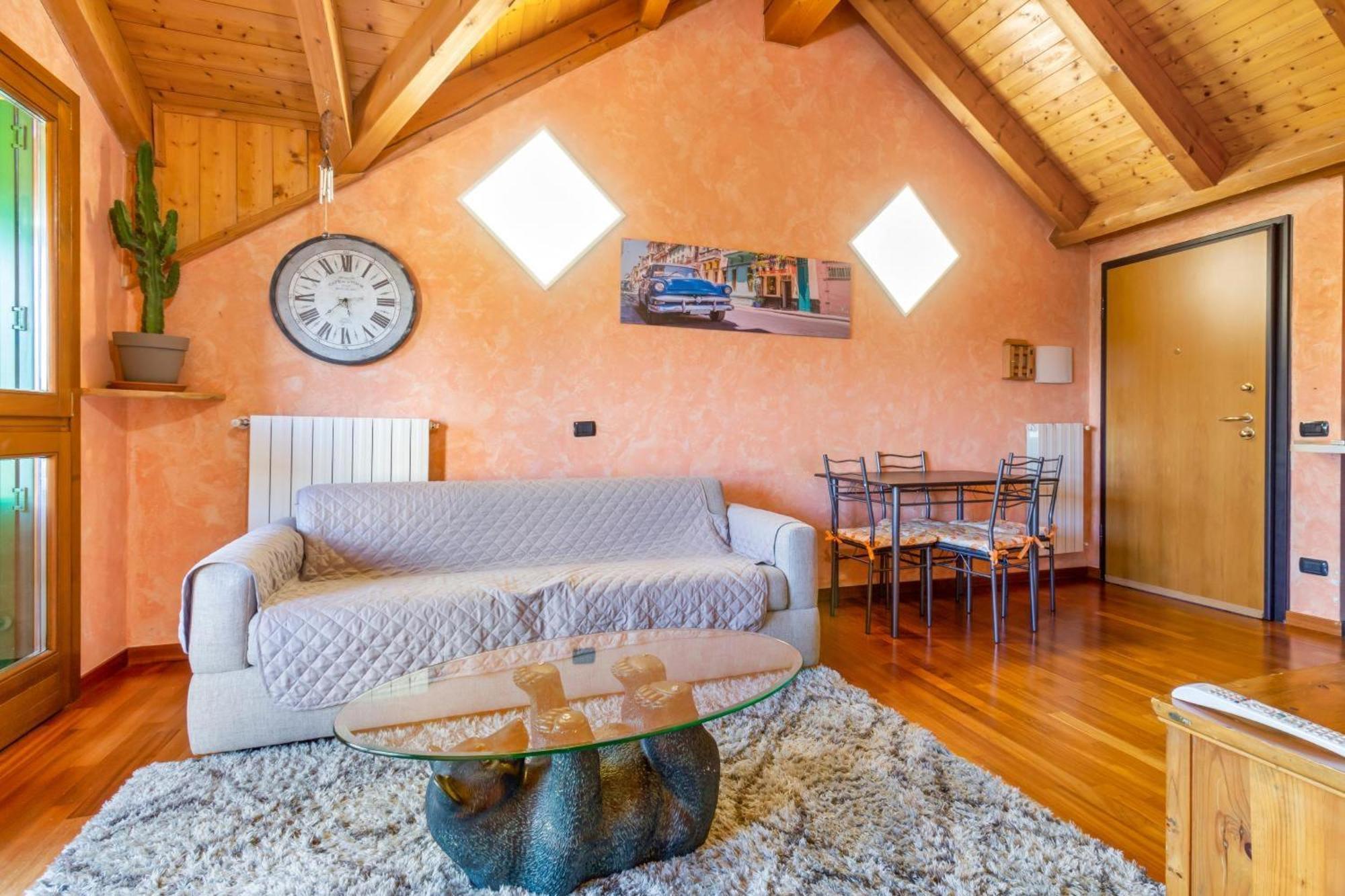 Lovely Orange House Viggiu Bagian luar foto